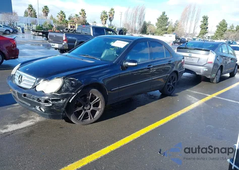 2002 Mercedes-Benz C 320 z USA, uszkodzony, nr VIN WDBRF64J42F282816